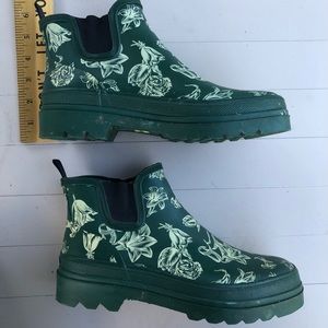 Smith and Hawken garden boots size 9